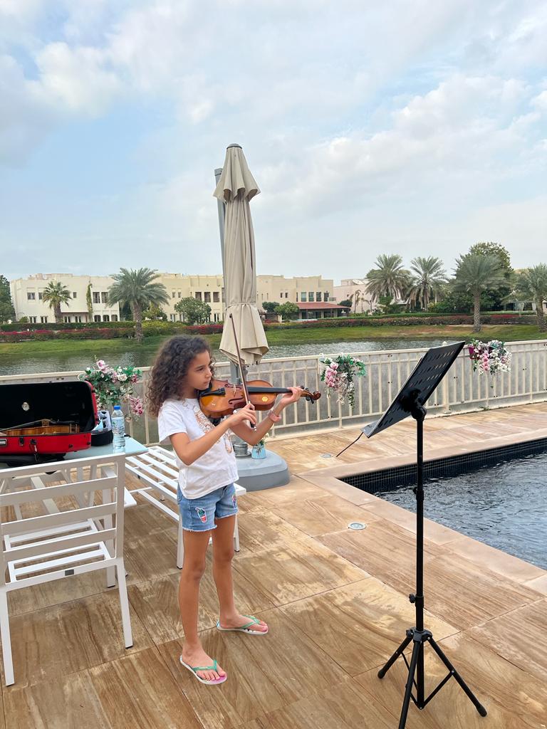 Private violin lesson at home in Dubai