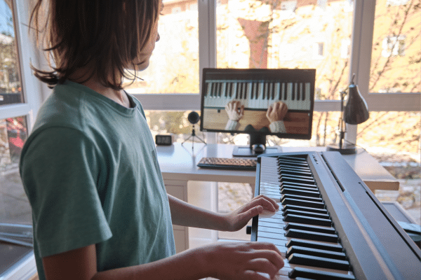 Why Learning an Instrument Online Isn’t as Effective as In-Person Lessons