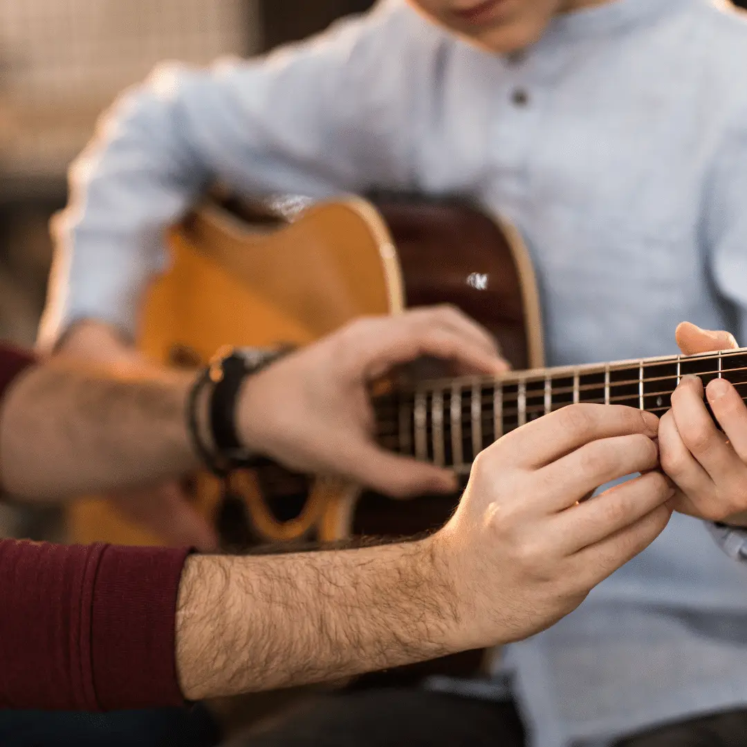 Guitar lessons at home in Dubai