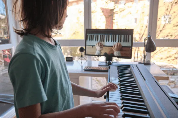Why Learning an Instrument Online Isn’t as Effective as In-Person Lessons