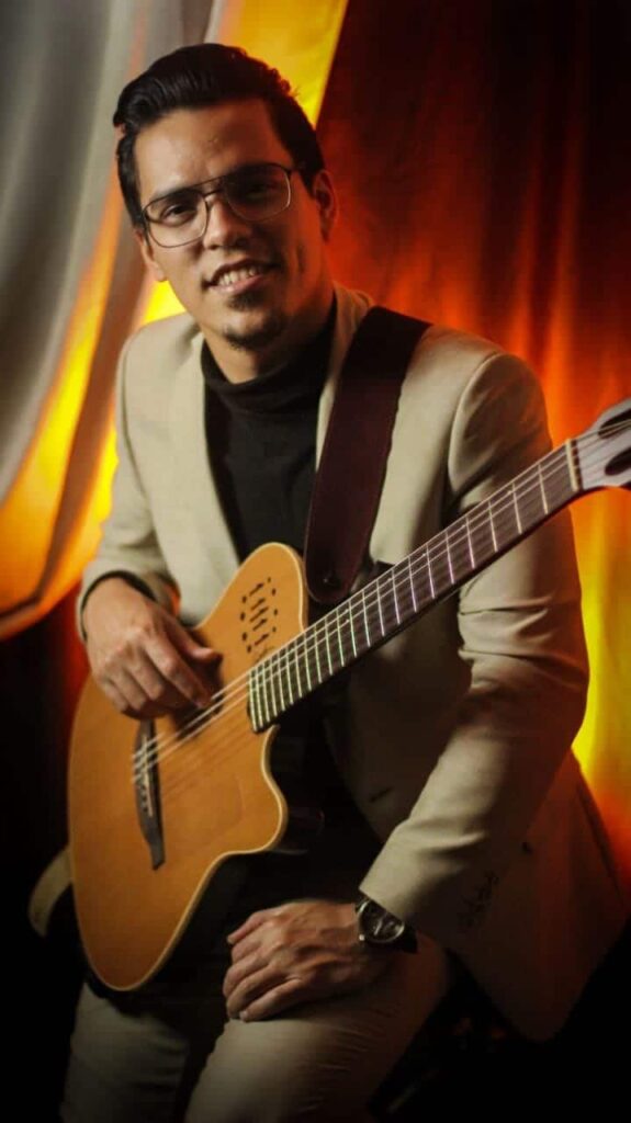 Leysdel Hernandez Baez, guitar teacher